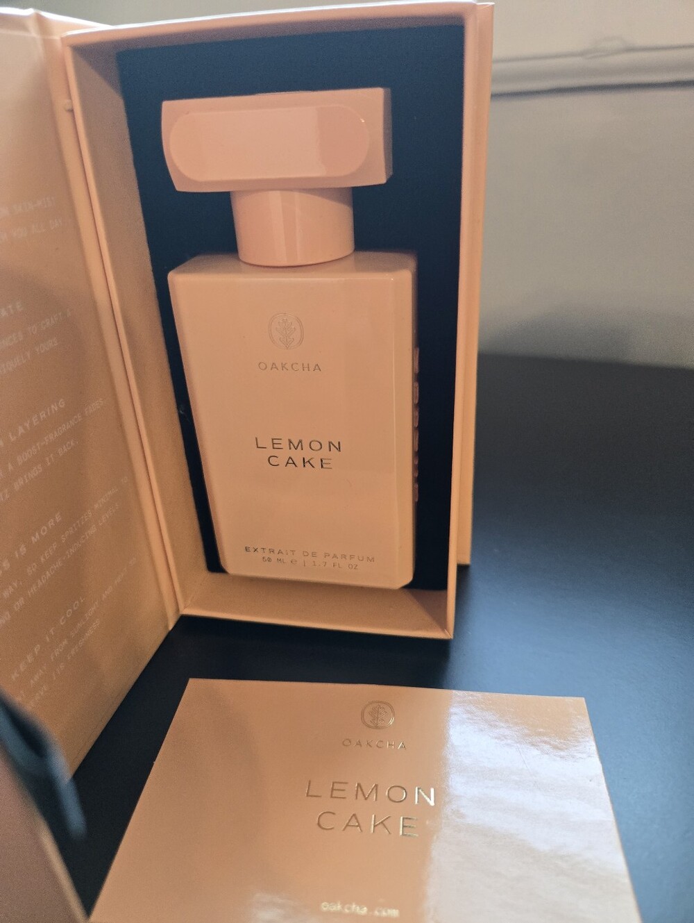 OAKCHA Gourmand Collection Perfume Set - Pastel Peach & Mint Boxes - Picture 4 of 7